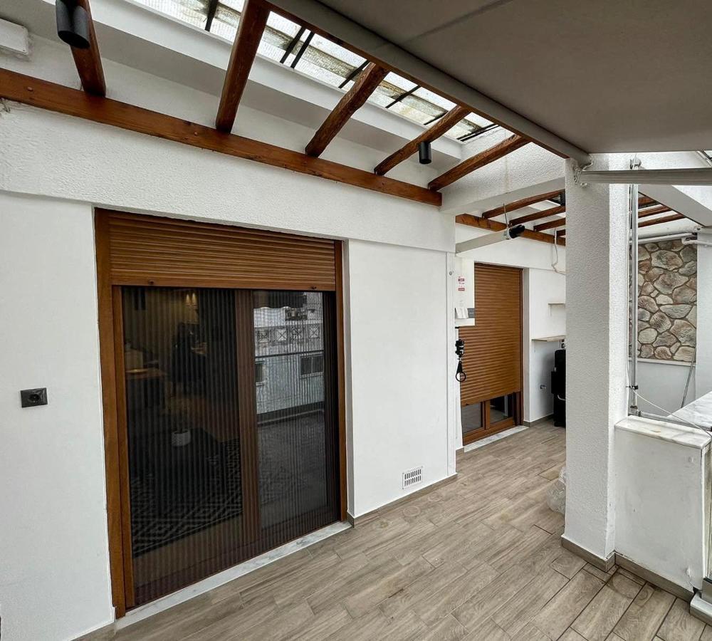 Luxury Townhouse Suite Larissa Exteriör bild