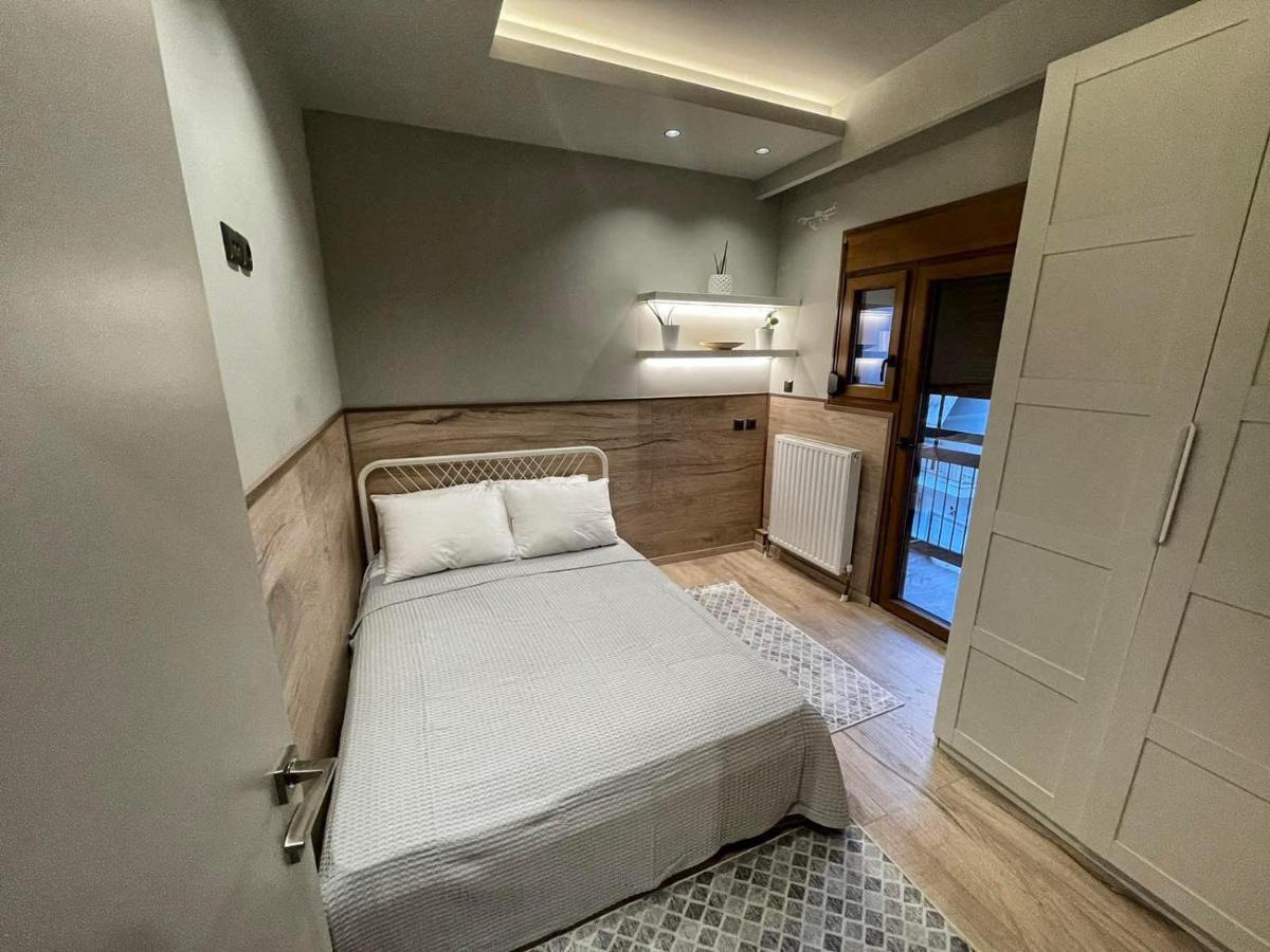 Luxury Townhouse Suite Larissa Exteriör bild