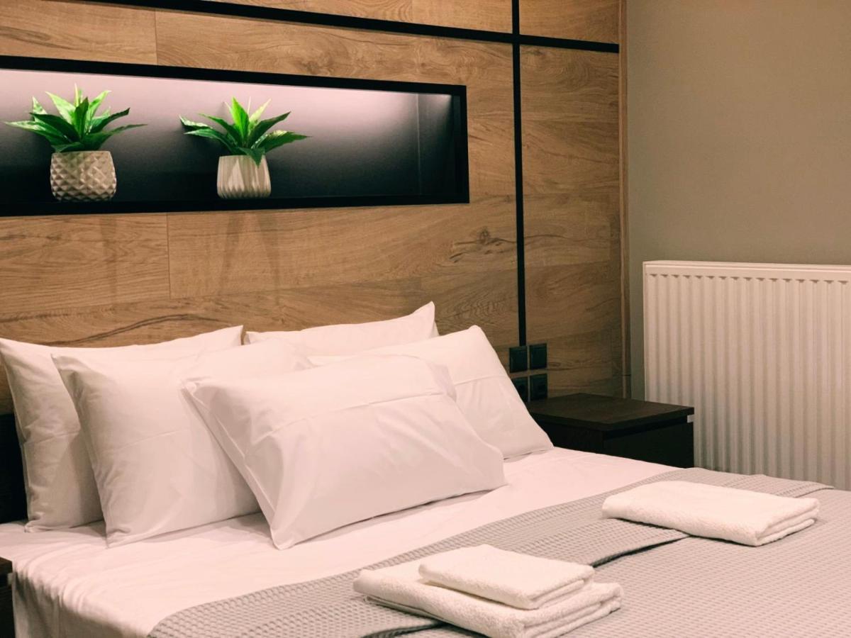 Luxury Townhouse Suite Larissa Exteriör bild