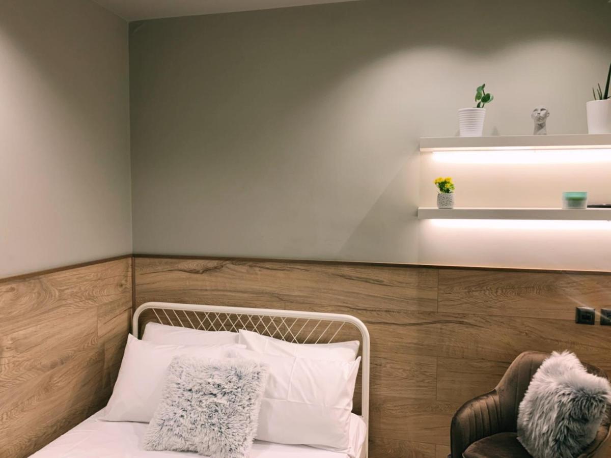 Luxury Townhouse Suite Larissa Exteriör bild