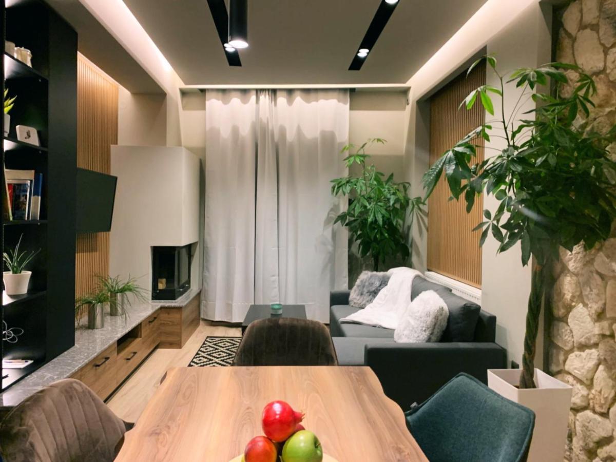 Luxury Townhouse Suite Larissa Exteriör bild
