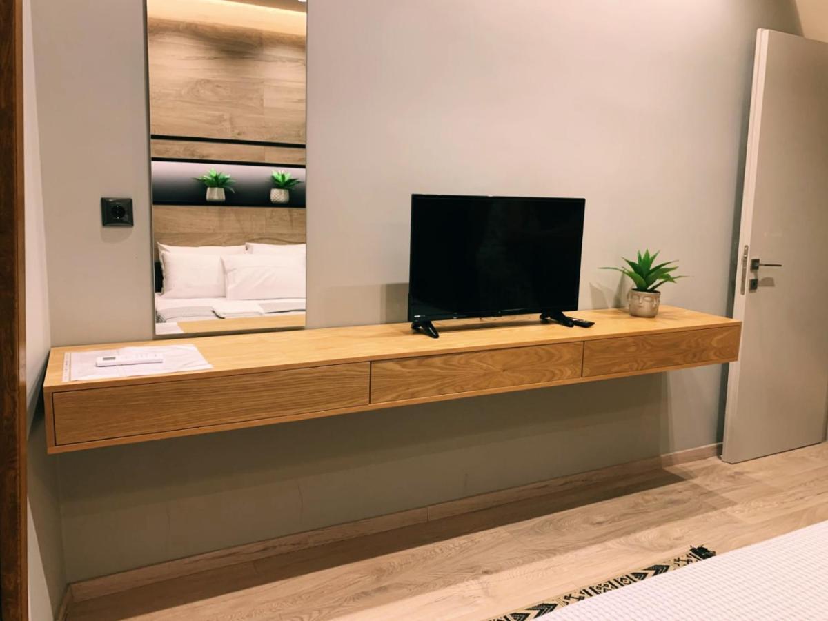 Luxury Townhouse Suite Larissa Exteriör bild