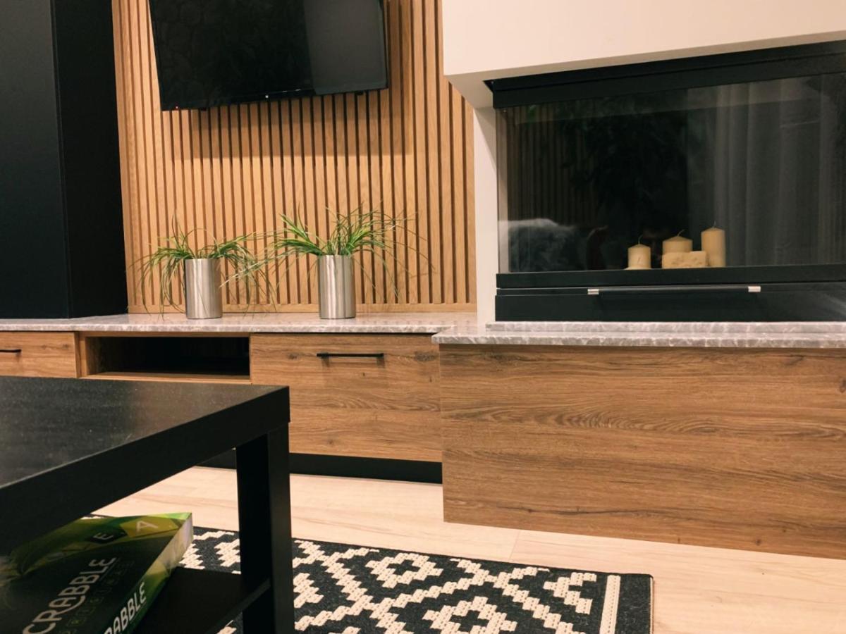 Luxury Townhouse Suite Larissa Exteriör bild