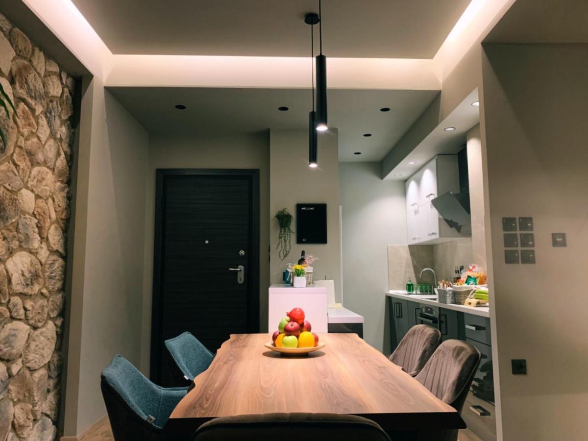 Luxury Townhouse Suite Larissa Exteriör bild