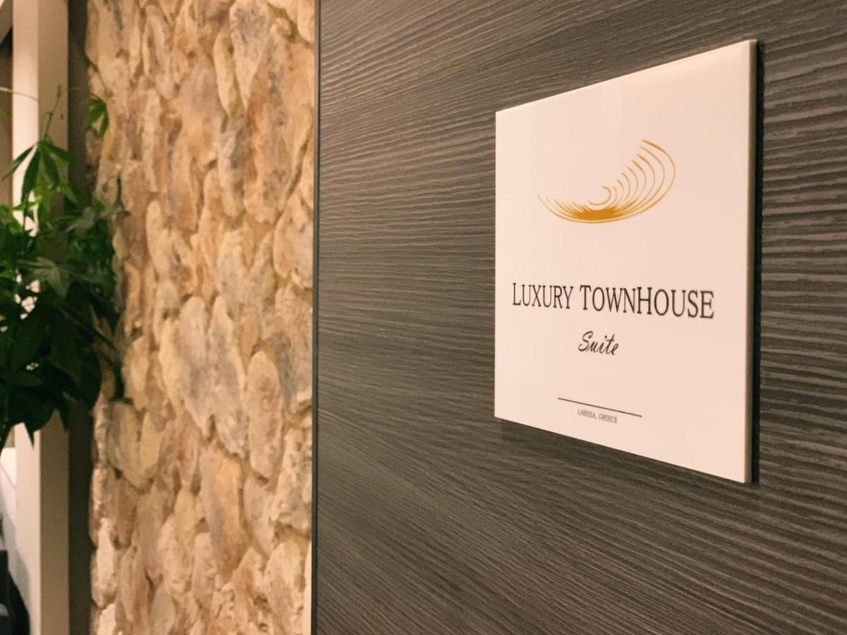 Luxury Townhouse Suite Larissa Exteriör bild