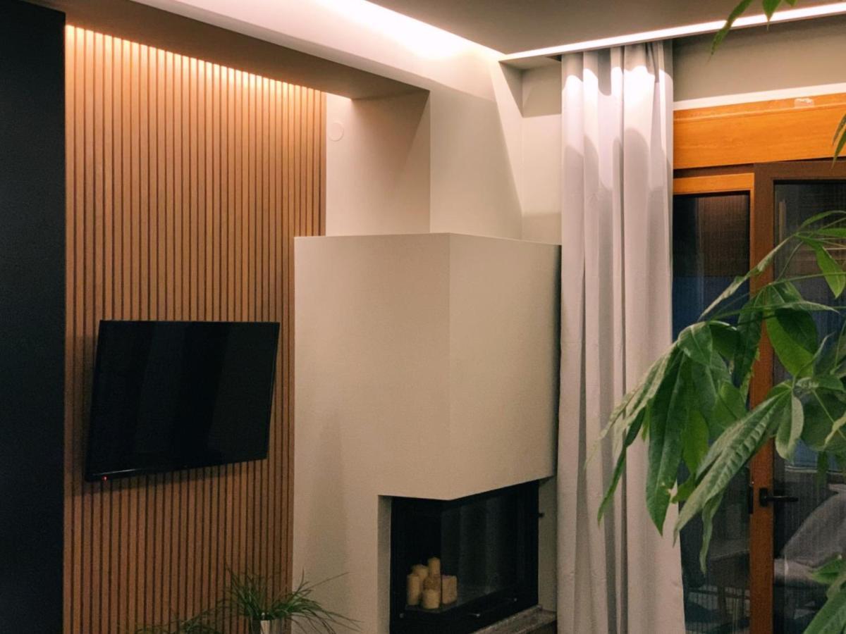 Luxury Townhouse Suite Larissa Exteriör bild